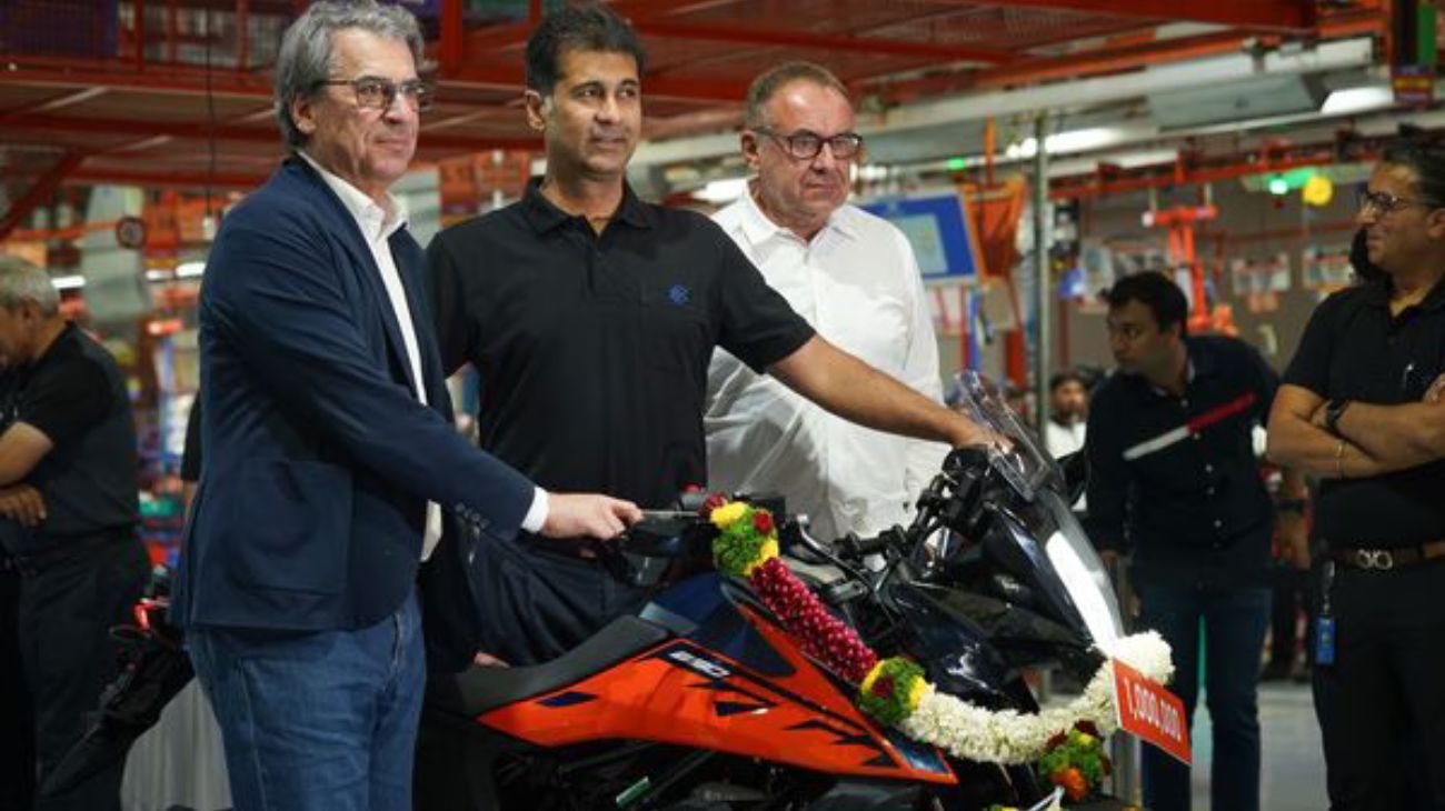 1747745141-Bajaj